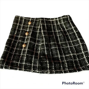 she in Black & white ladies mini s skirt size M